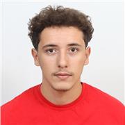 Jeune professeur à domicile, prêt à s’investir avec l’étudiant en question et à lui offrir un suivi adapté.